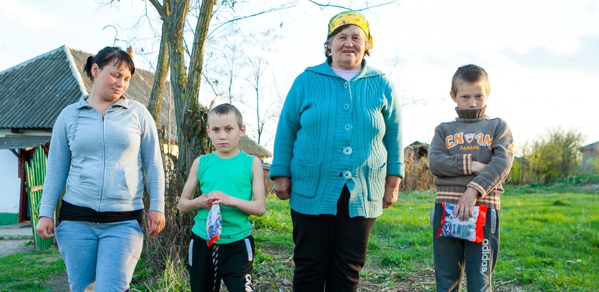 O mamă cu doi copii riscă să ajungă în stradă
